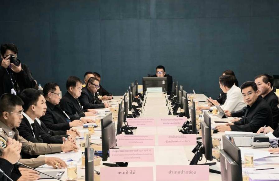 กมธ.ทรัพยากรฯ วุฒิสภา ลุยลงพื้นที่พิพาทนายทุนกร่าง สั่งชายฉกรรจ์ปิดถนนสาธารณะ หวังฮุบที่ ส.ป.ก.ล่าสุด จนท.มีหนาวฐานะะเว้นหน้าที่ “จำลอง” ชี้ถ้าผิดต้องชดใช้ให้ชาวบ้าน