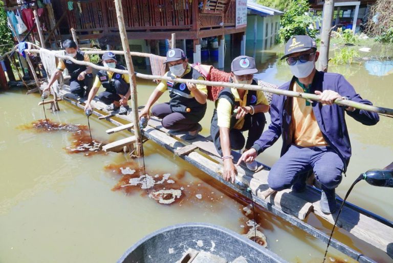 แจกสารเร่งพด.6 บำบัดน้ำเน่าเสียขจัดกลิ่นเหม็น ขอรับบริการได้ที่ สนง. ...